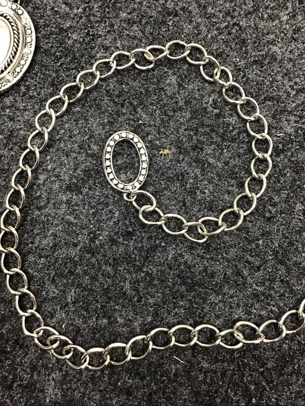 Chico’s heavy Metal Link Chain adjustable Waist Belt in Silver